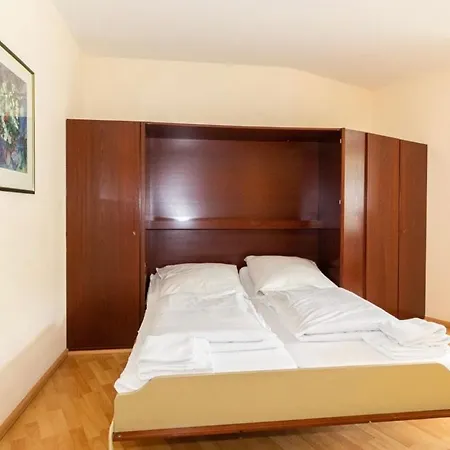 Lord Nelson 14 Apartment *